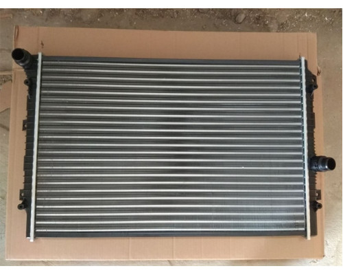 KEMP Радіатор VW Jetta 4 Passat B7 2010 р. плоскі соти