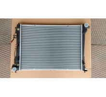 KEMP Радіатор HYUNDAI TUCSON (TL) (15-) KIA SPORTAGE IV (QL,QLE) (15-) плоскі соти 666232