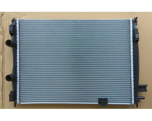 KEMP Радіатор Nissan Qashqai I J10 2.0 dCi 06- 590 x 428 x 26 мм плоскі соти