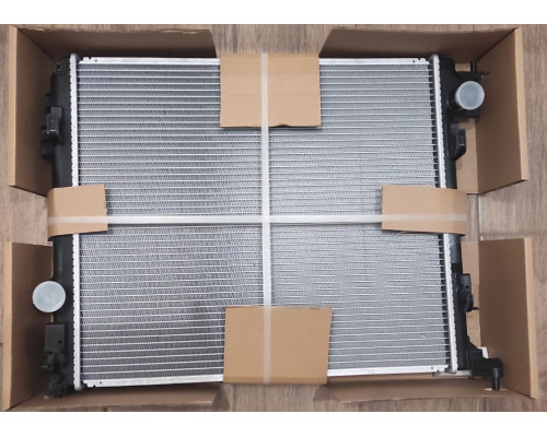 KEMP Радіатор Nissan Qashqai I (J11) (13-) 540 x 471 x 26 мм плоскі соти