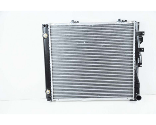 KEMP Радіатор Mercedes W124E 2,6-3.2 АКП 84-95 530*490 (плоскі соти)