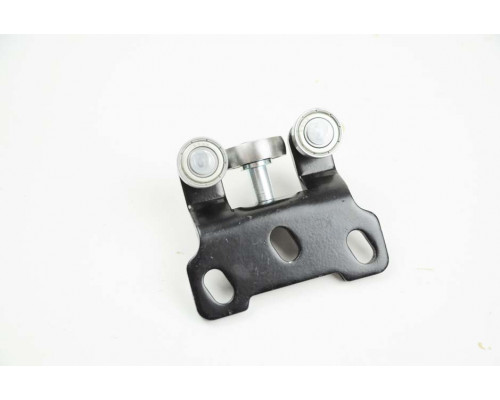 KEMP Кронштейн сдвижної бокової двері середній Ford Transit 12- (Каретка)