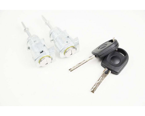 KEMP Личинки замка передніх дверей ліва VW Passat B5 (96-05)