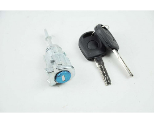 KEMP Личинки замка передніх дверей ліва Skoda Octavia