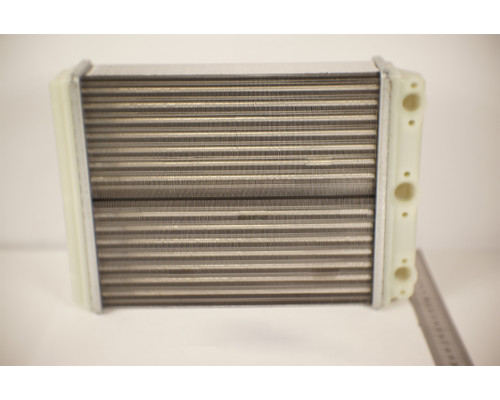 KEMP Радіатор пічки МВ W 123 79-85 W124 85-92 234*210*40