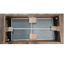 Радіатор Nissan Leaf 10-> 636 x 322 x 16 mm  плоскі соти