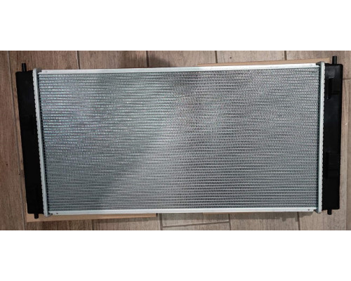 Радіатор Nissan Leaf 10-> 636 x 322 x 16 mm  плоскі соти