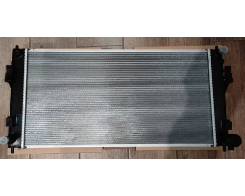 Радіатор Nissan Leaf 10-> 636 x 322 x 16 mm  плоскі соти