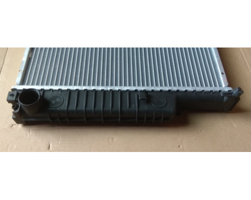 Радіатор BMW E30 320-325 85-91 мех АС+ плоскі соти 440*440
