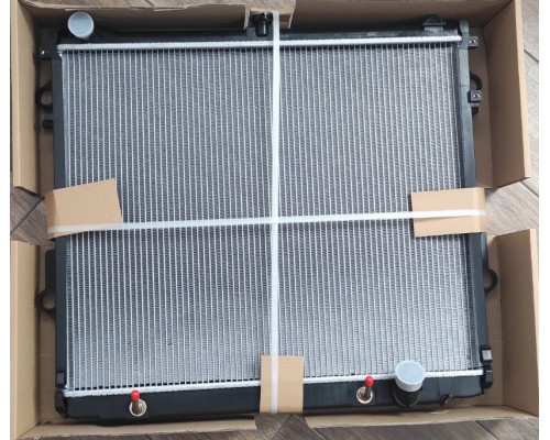 Радіатор Toyota Land Cruiser 200 08-> 590 x 715 x 48 mm плоскі соти