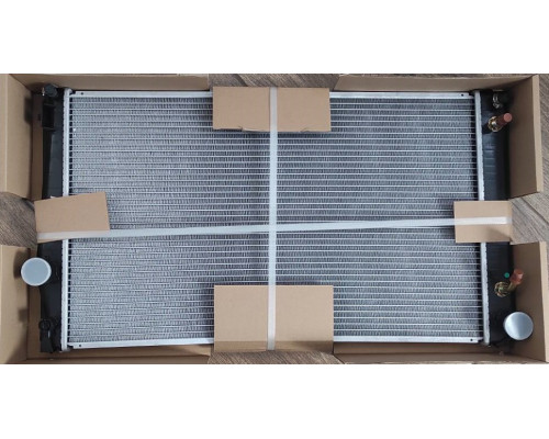 Радіатор Toyota RAV4 ( III (#A30) (06-) 670 x 403 x 20 mm плоскі соти АКПП