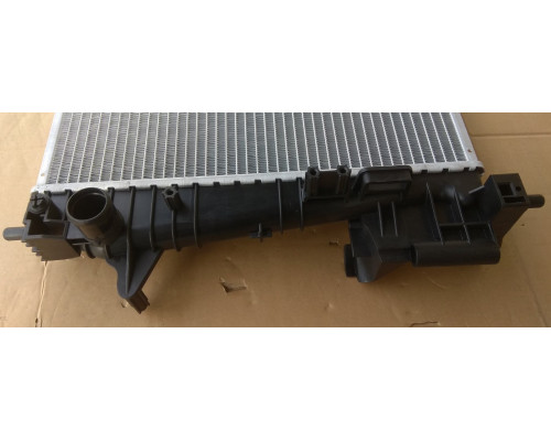 Радіатор Chevrolet Aveo T300 АКПП АС+/- 11-> 620 x 395 x 27 mm плоскі соти