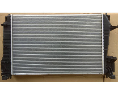 Радіатор Chevrolet Aveo T300 АКПП АС+/- 11-> 620 x 395 x 27 mm плоскі соти