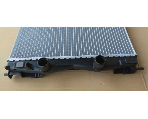 Радіатор Nissan Qashqai I J10 2.0 dCi  06- 590 x 428 x 26 mm плоскі соти