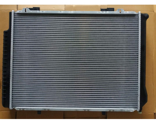 Радіатор Mercedes E W210 220-320 95-02г.АКП 640*492 плоскі стільники