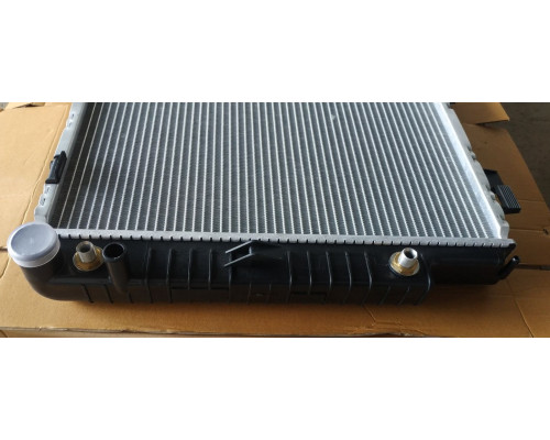 Радіатор Mercedes E W210 220-320 95-02г.АКП 640*492 плоскі стільники